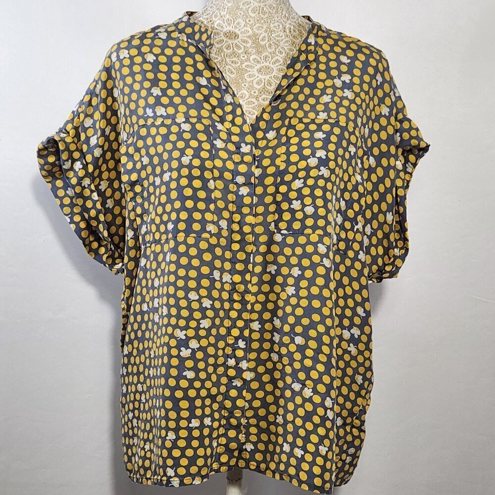 CAbi Women's Size S 100% Silk Yellow Polka Dot Short Sleeve Boxy Button Up Top